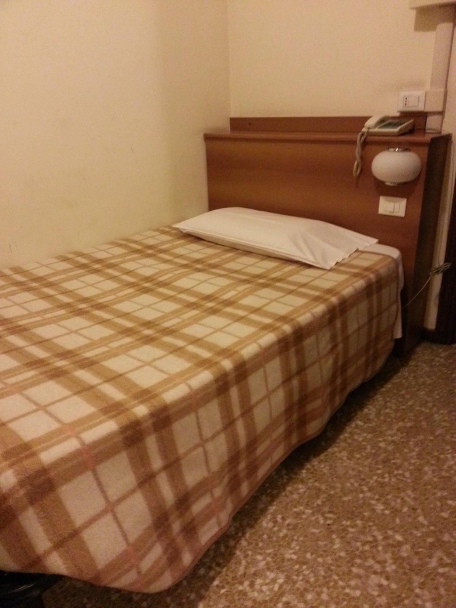 Hotel Lombardia Seveso Екстериор снимка