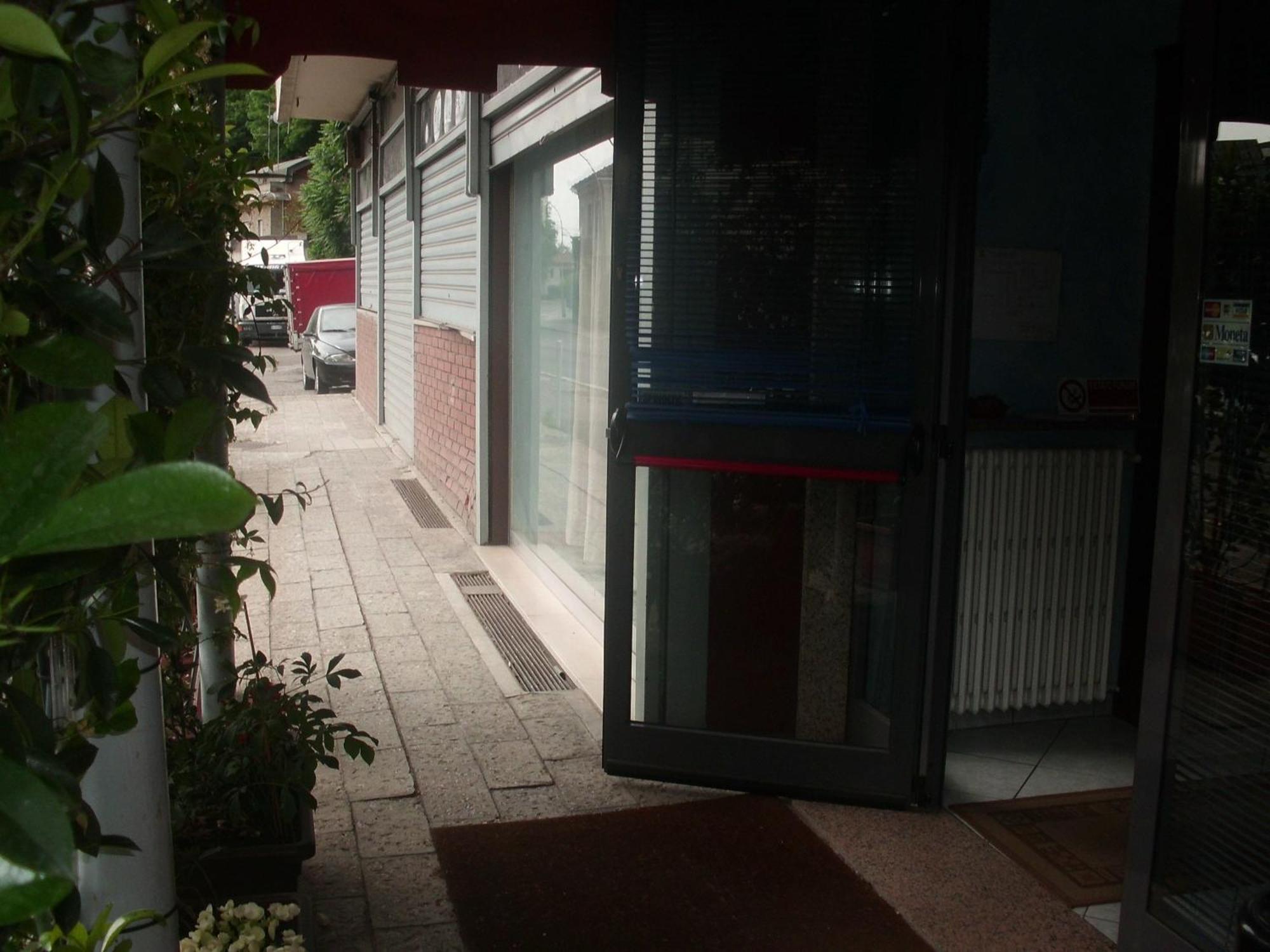 Hotel Lombardia Seveso Екстериор снимка