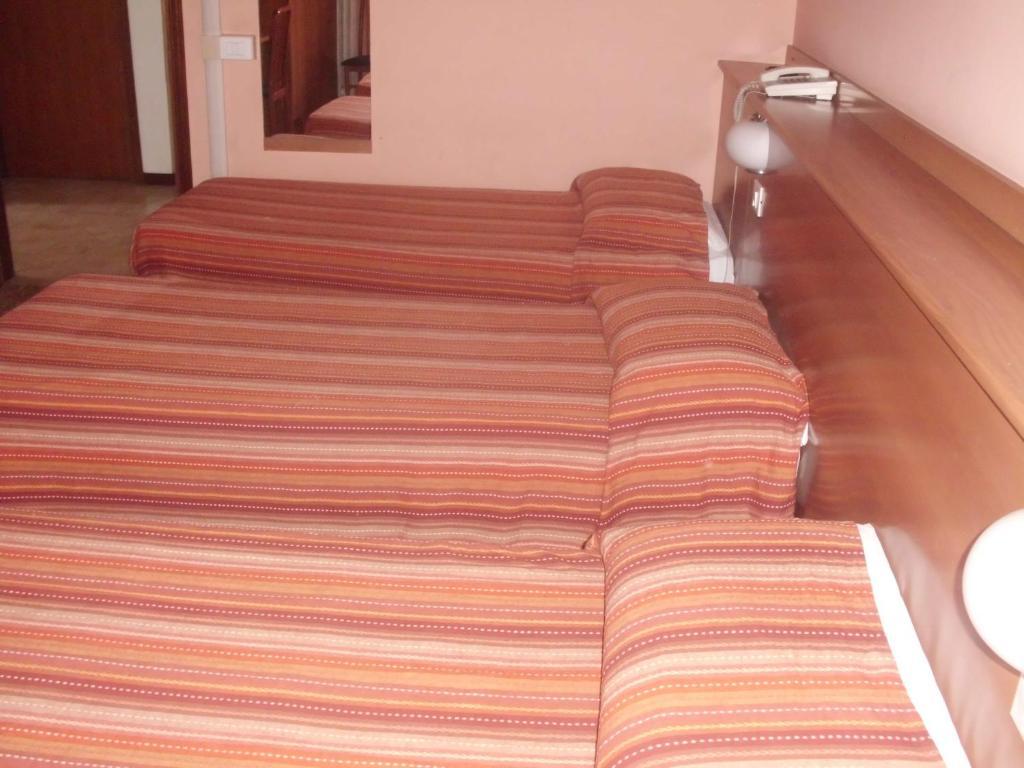 Hotel Lombardia Seveso Екстериор снимка