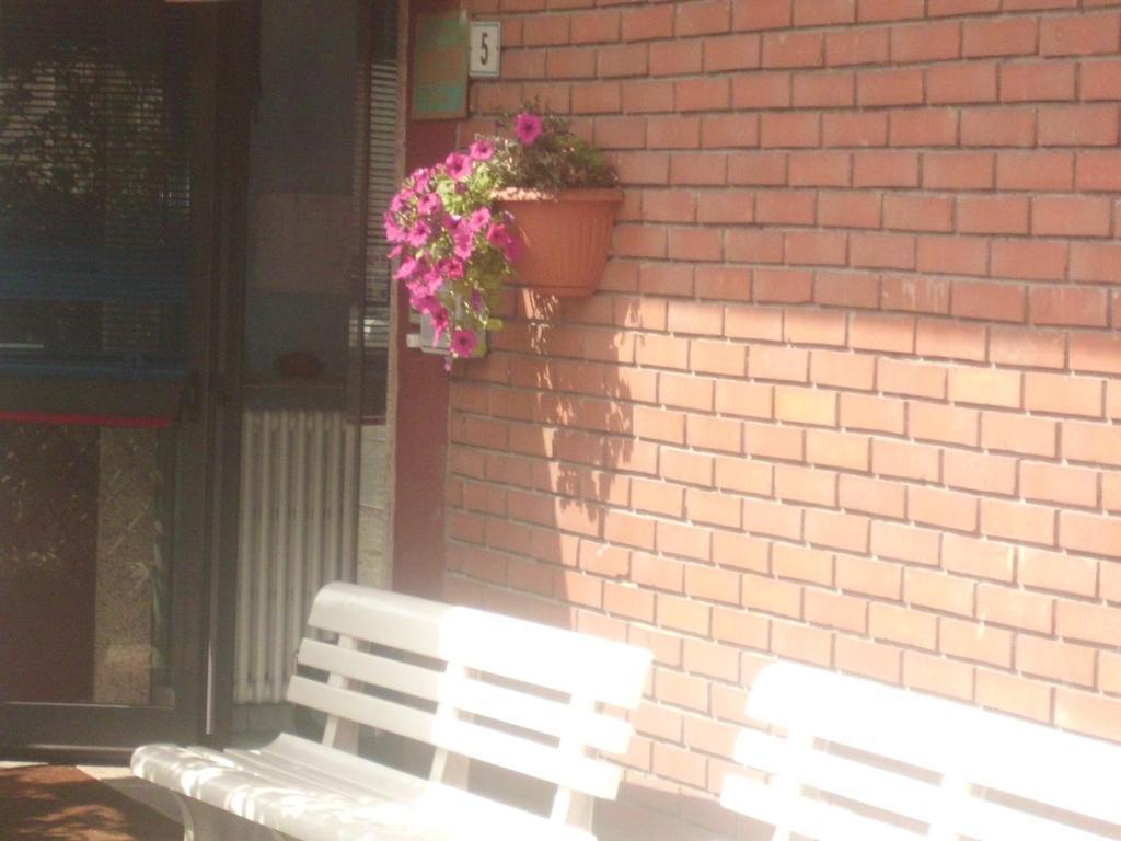 Hotel Lombardia Seveso Екстериор снимка