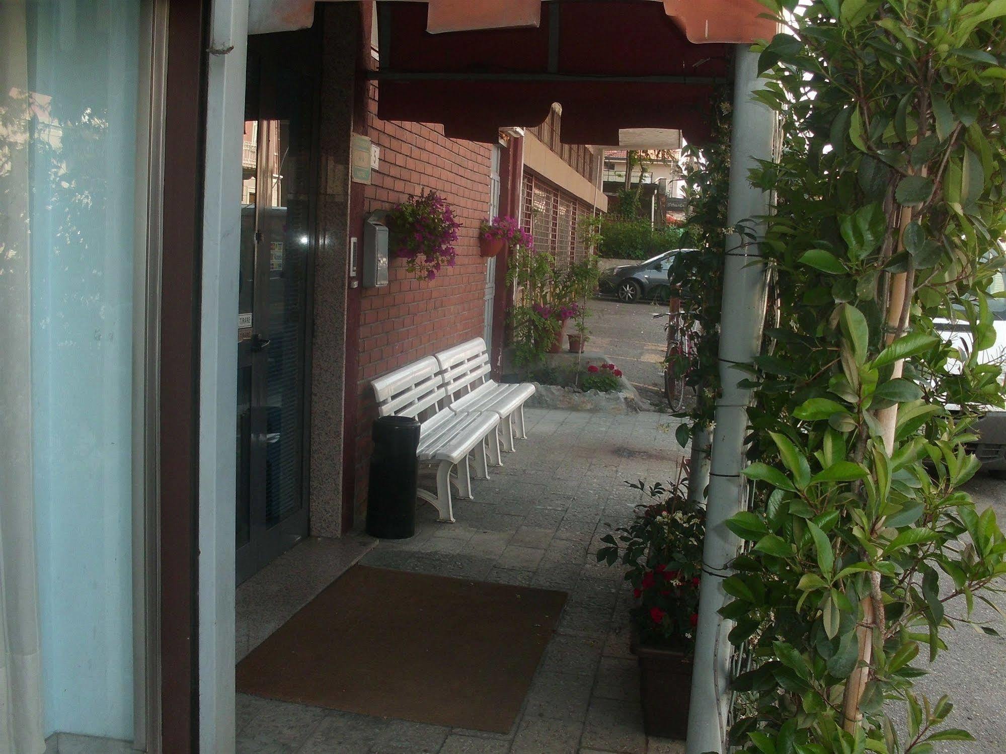 Hotel Lombardia Seveso Екстериор снимка