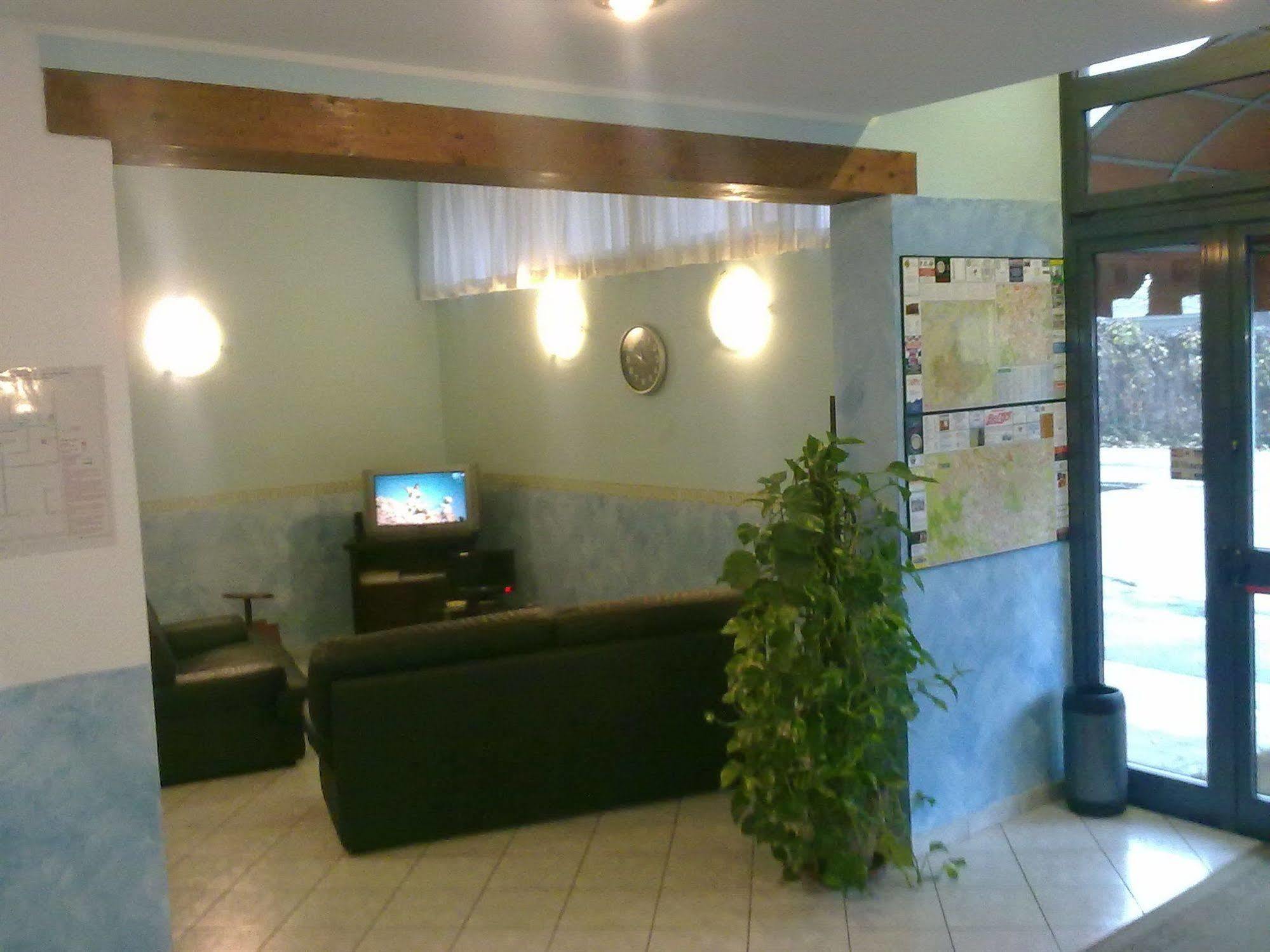 Hotel Lombardia Seveso Екстериор снимка