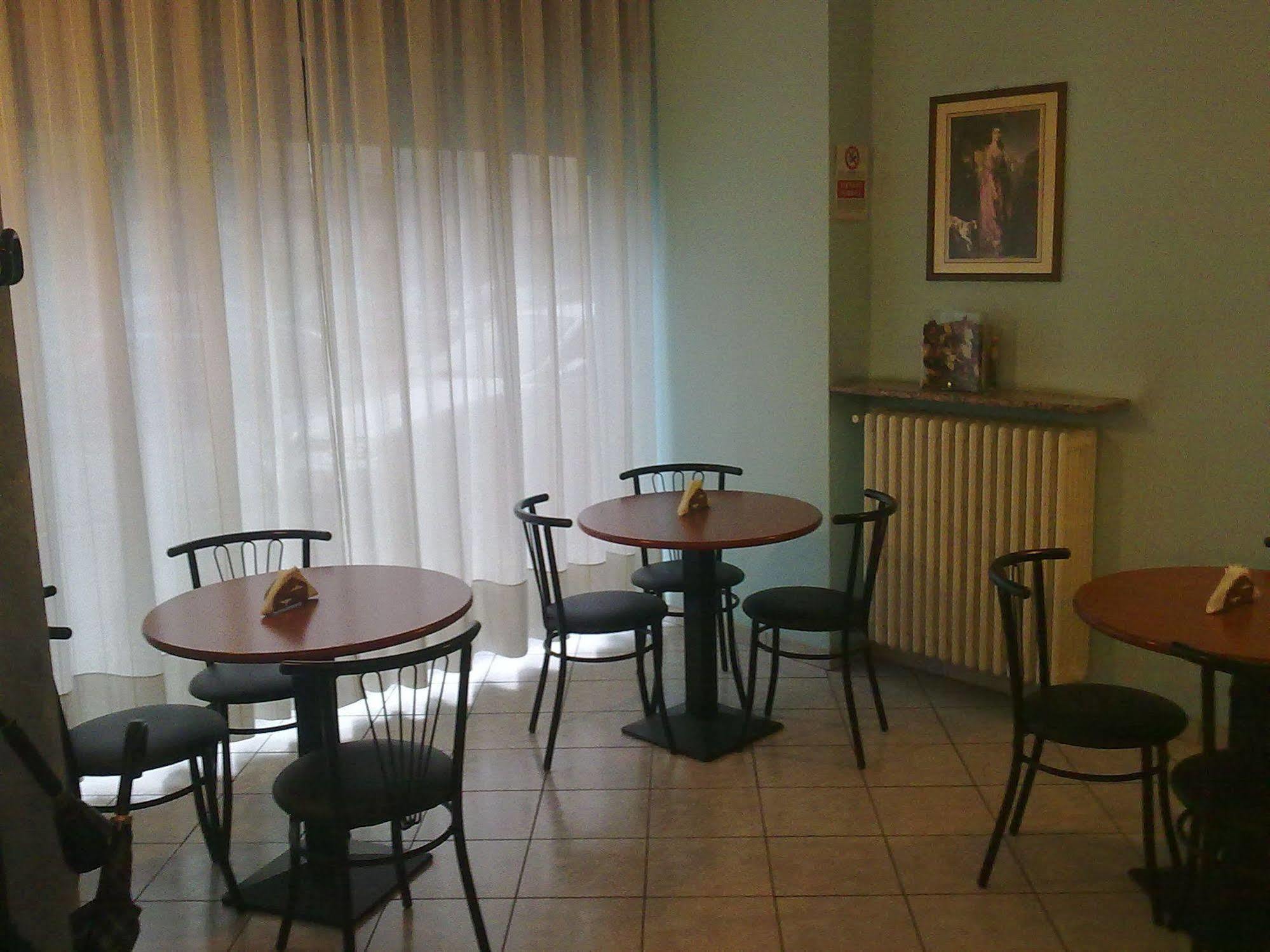 Hotel Lombardia Seveso Екстериор снимка